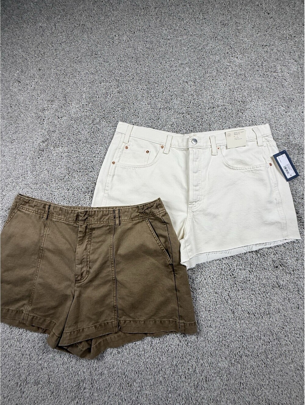 NWOT Universal Thread Women’s Shorts 2 Pack Size 16 Ivory and Khaki